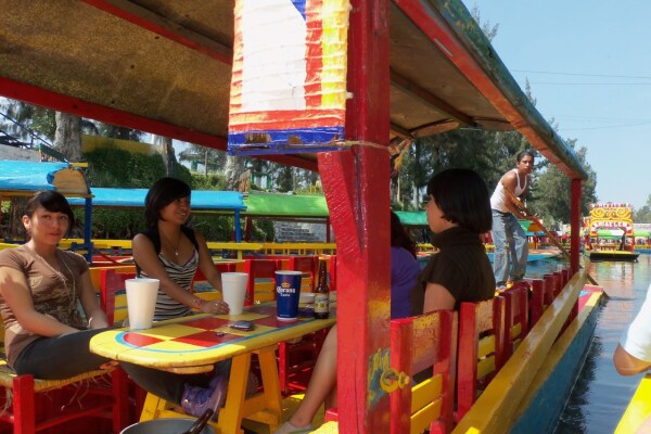 Die schwimmenden Gärten von Xochimilco: Bootstouren am Ort, wo die Blumen wachsen