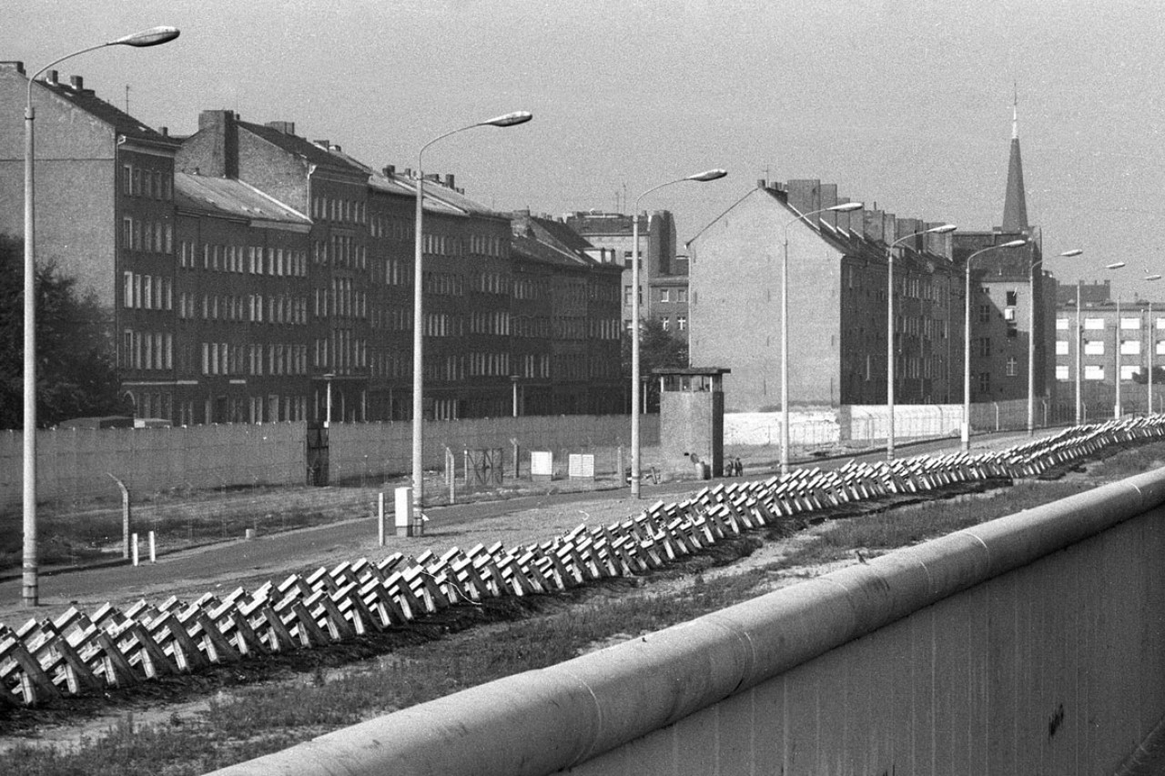 Flucht aus der DDR - Durch die Luft, über die Mauer