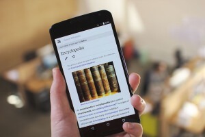Gegenwart und Zukunft von Wikipedia: ein Gespräch mit Unternehmer Simon Wohlleb